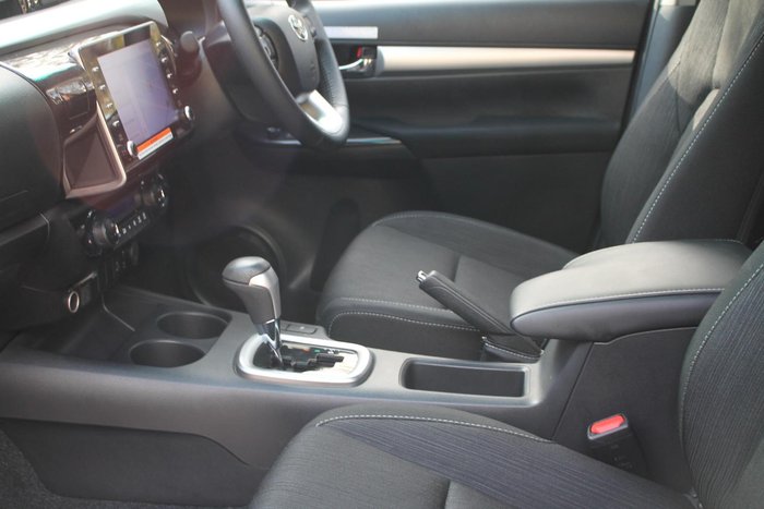 2023 Toyota Hilux SR5