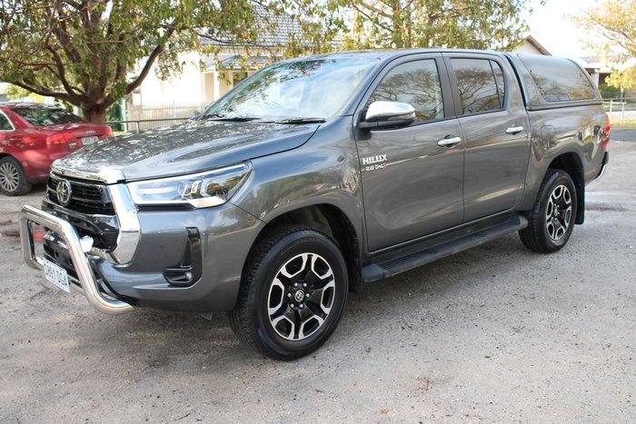 2023 Toyota Hilux SR5