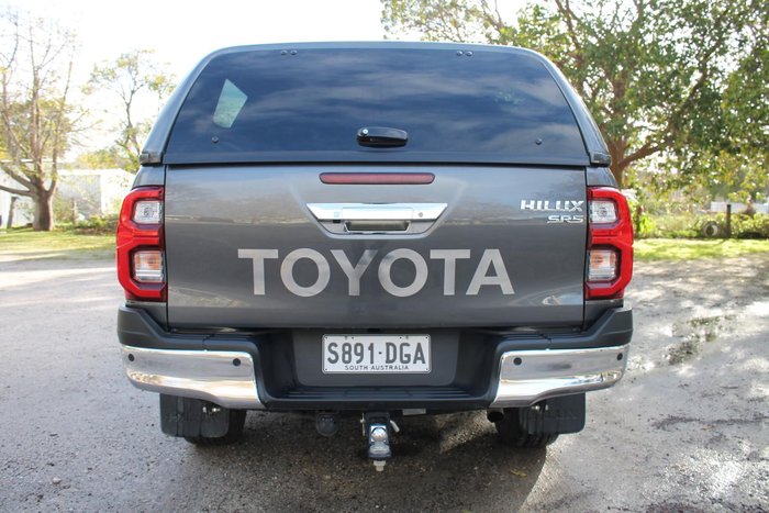 2023 Toyota Hilux SR5