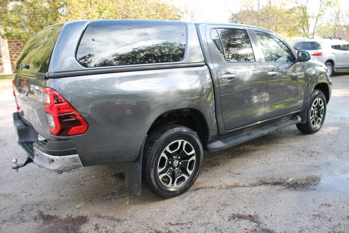 2023 Toyota Hilux SR5