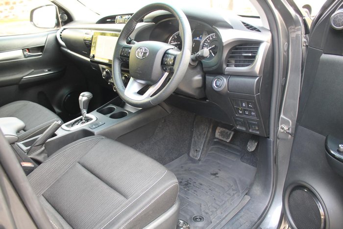 2023 Toyota Hilux SR5