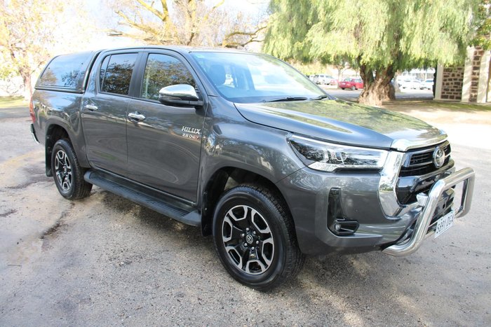 2023 Toyota Hilux SR5