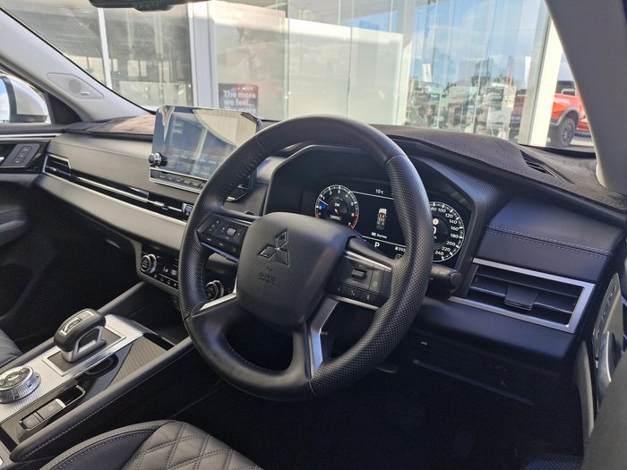 2024 Mitsubishi Outlander Exceed