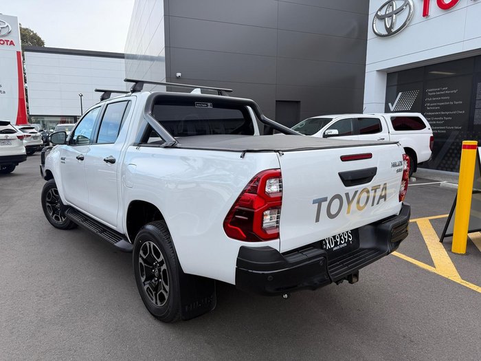 2024 Toyota Hilux SR5