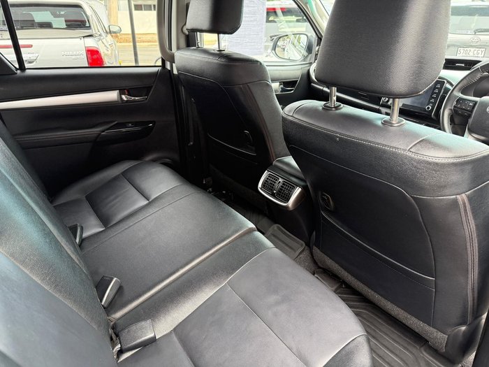 2024 Toyota Hilux SR5