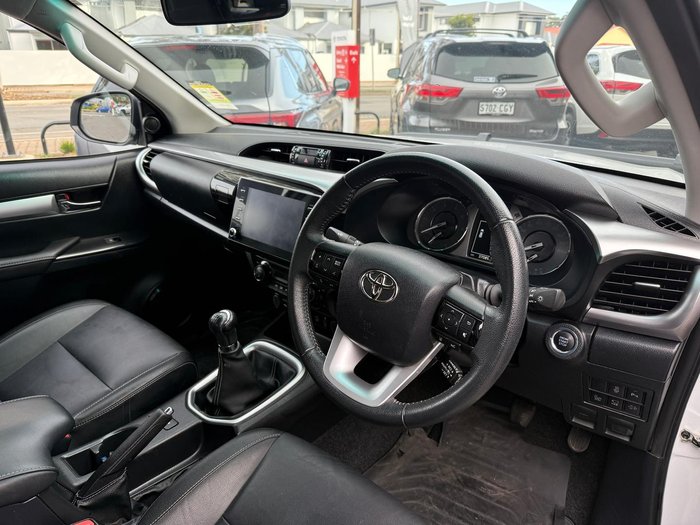 2024 Toyota Hilux SR5