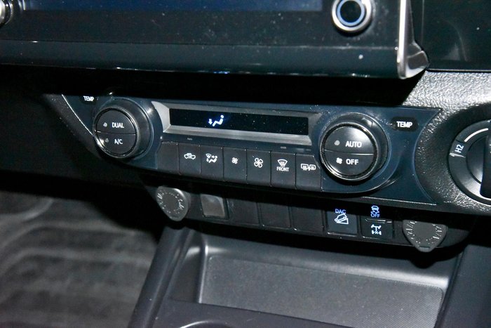 2022 Toyota Hilux SR5