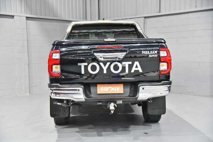 2022 Toyota Hilux SR5