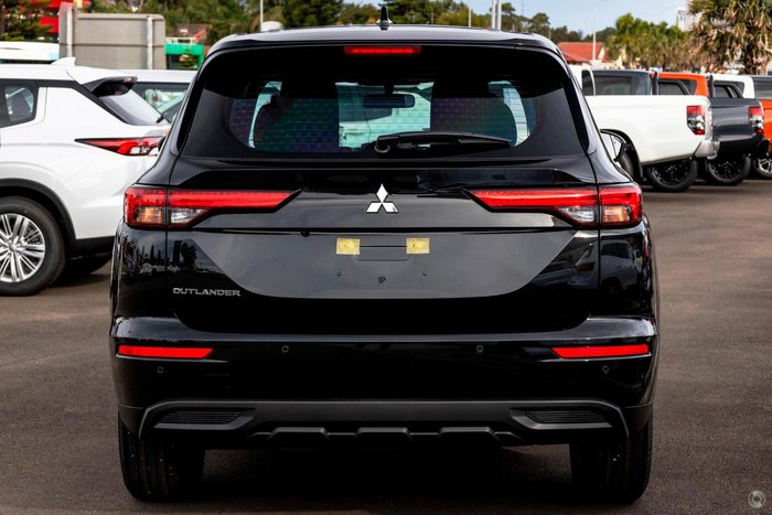2025 Mitsubishi Outlander ES
