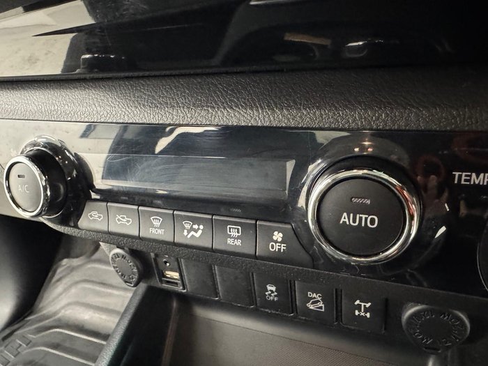 2017 Toyota Hilux SR5 GUN126R 4X4 Dual Range Crystal Pearl
