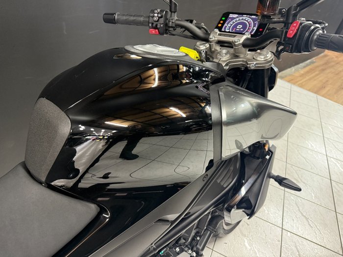 2024 CFMOTO 450 NK Silver