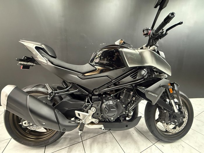 2024 CFMOTO 450 NK Silver