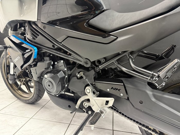 2024 CFMOTO 450 NK Silver