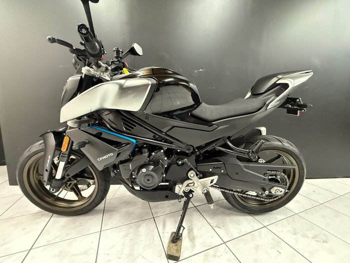 2024 CFMOTO 450 NK Silver