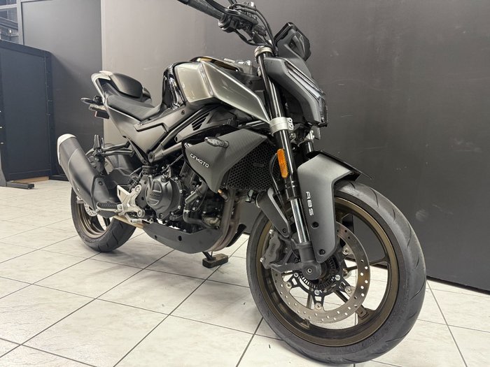 2024 CFMOTO 450 NK Silver