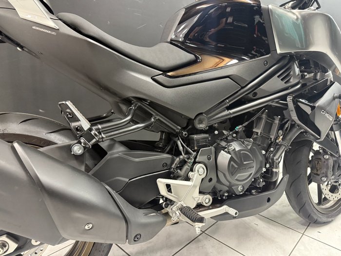 2024 CFMOTO 450 NK Silver