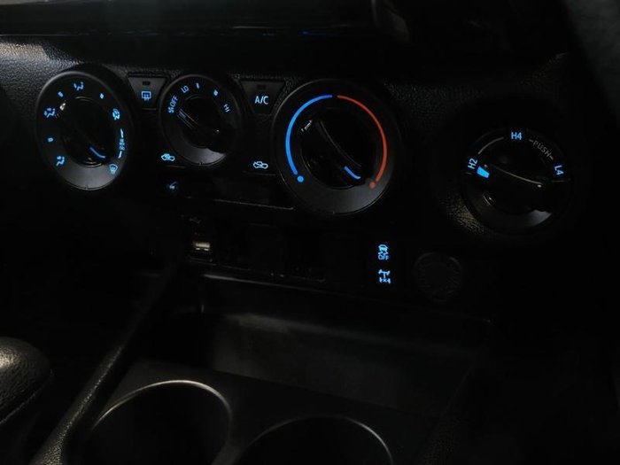2020 Toyota Hilux SR