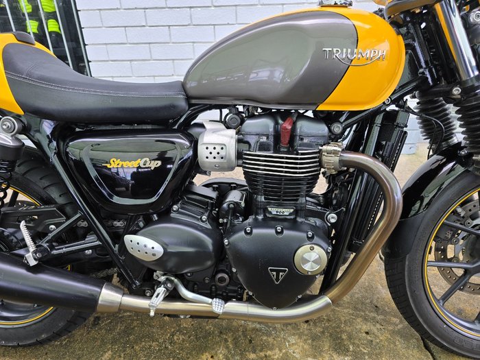 2017 Triumph STREET CUP Yellow