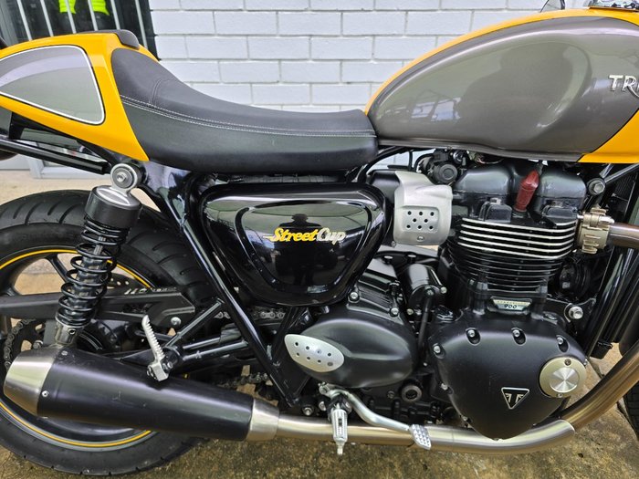 2017 Triumph STREET CUP Yellow