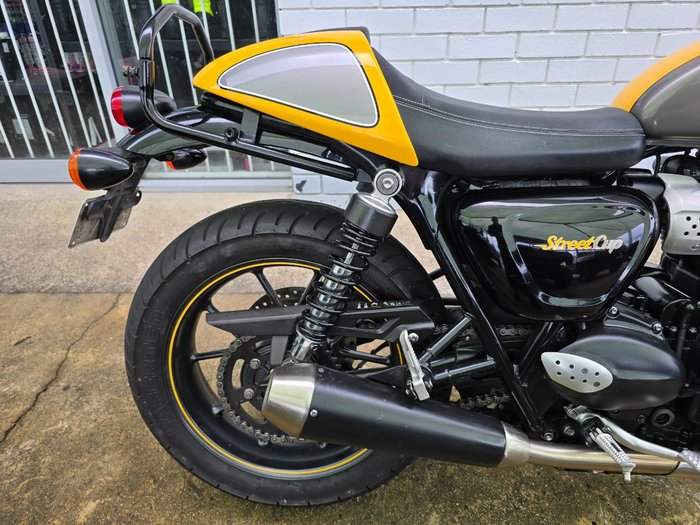 2017 Triumph STREET CUP Yellow