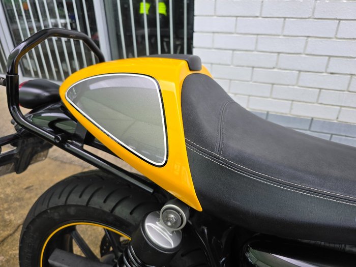 2017 Triumph STREET CUP Yellow