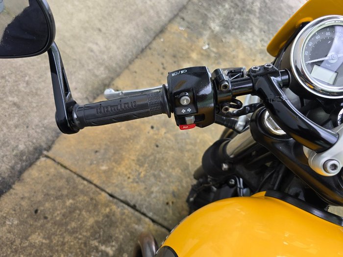 2017 Triumph STREET CUP Yellow