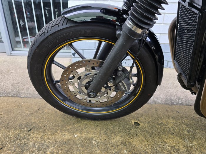 2017 Triumph STREET CUP Yellow