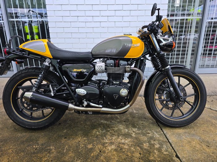 2017 Triumph STREET CUP Yellow