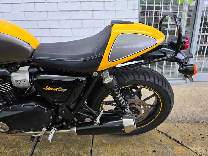 2017 Triumph STREET CUP Yellow