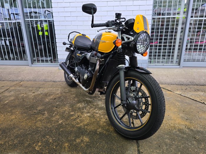 2017 Triumph STREET CUP Yellow