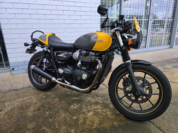 2017 Triumph STREET CUP Yellow