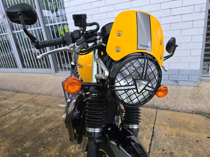 2017 Triumph STREET CUP Yellow