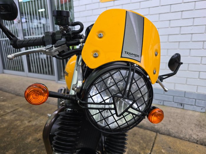 2017 Triumph STREET CUP Yellow