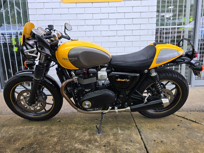 2017 Triumph STREET CUP Yellow