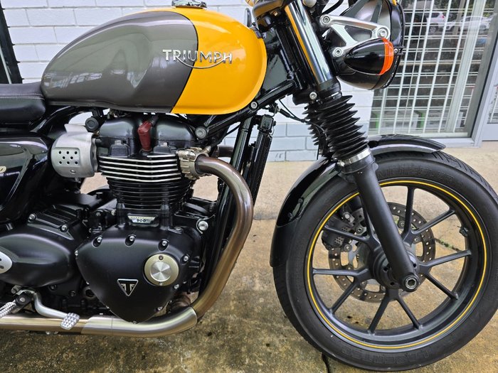 2017 Triumph STREET CUP Yellow