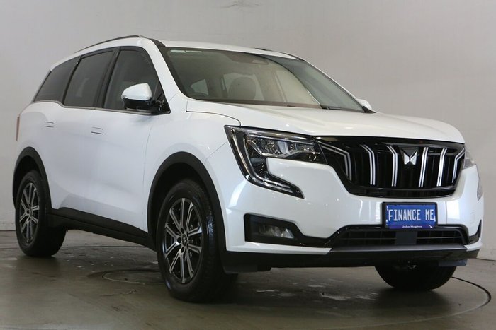 2024 Mahindra XUV700
