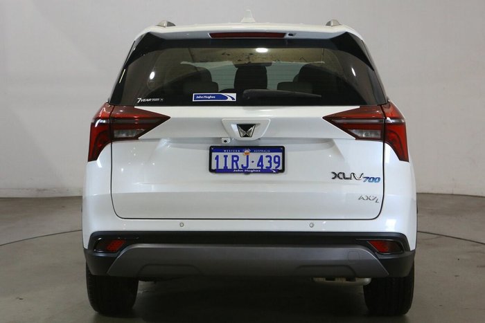 2024 Mahindra XUV700