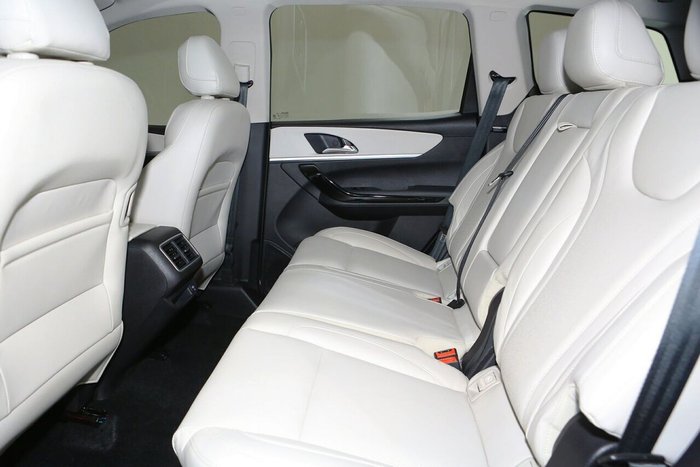 2024 Mahindra XUV700 AX7L Black Edition