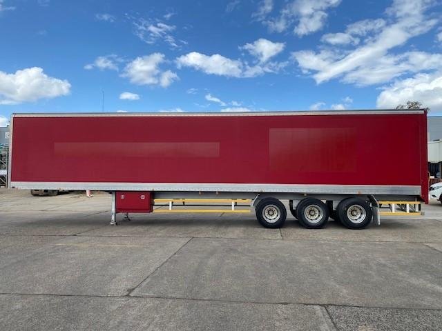 2015 Vawdrey 24P Dry Van Red