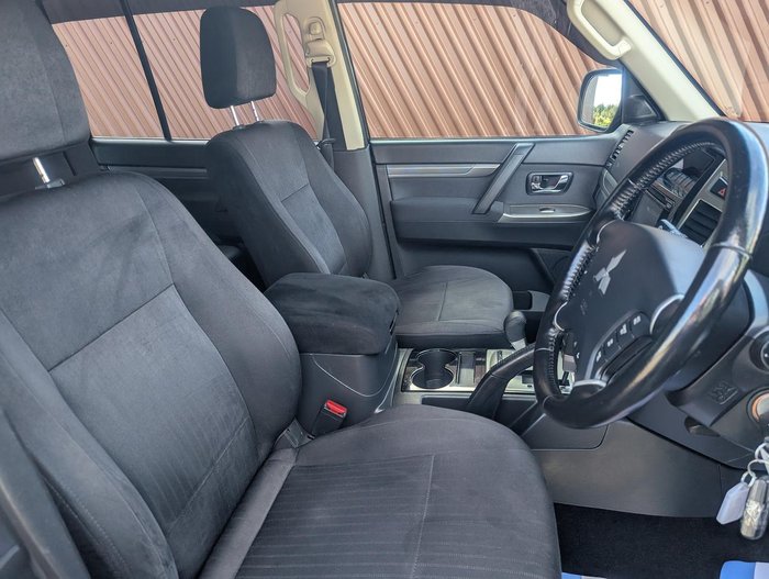 2014 Mitsubishi Pajero GLX