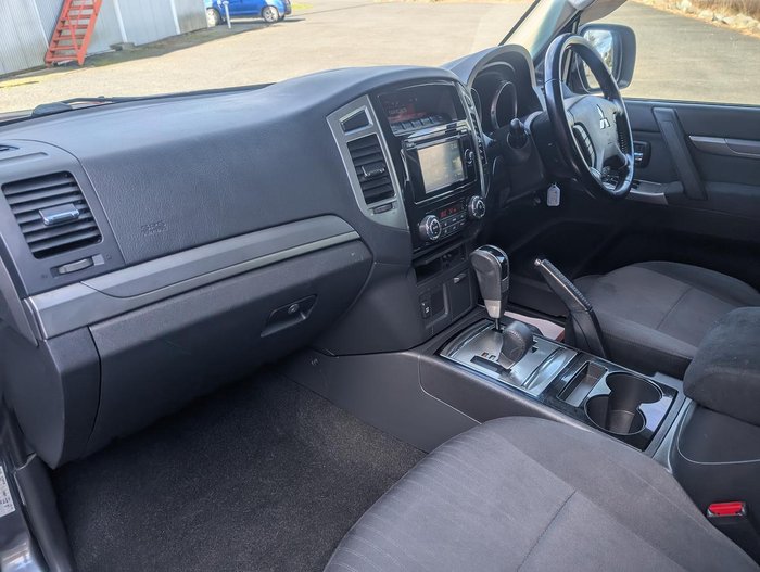 2014 Mitsubishi Pajero GLX