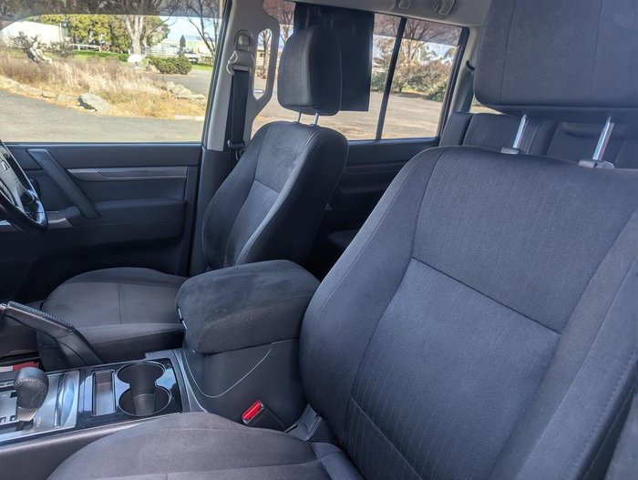 2014 Mitsubishi Pajero GLX