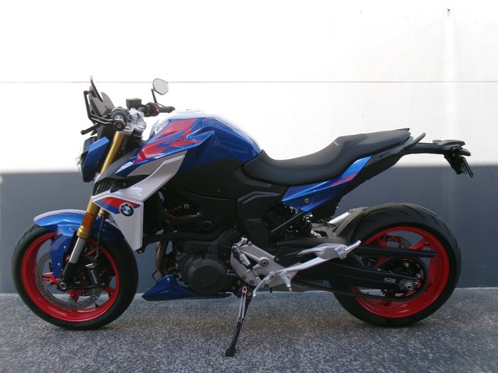 2025 BMW Motorrad F 900 R SPORT RACINGBLUE METALLIC
