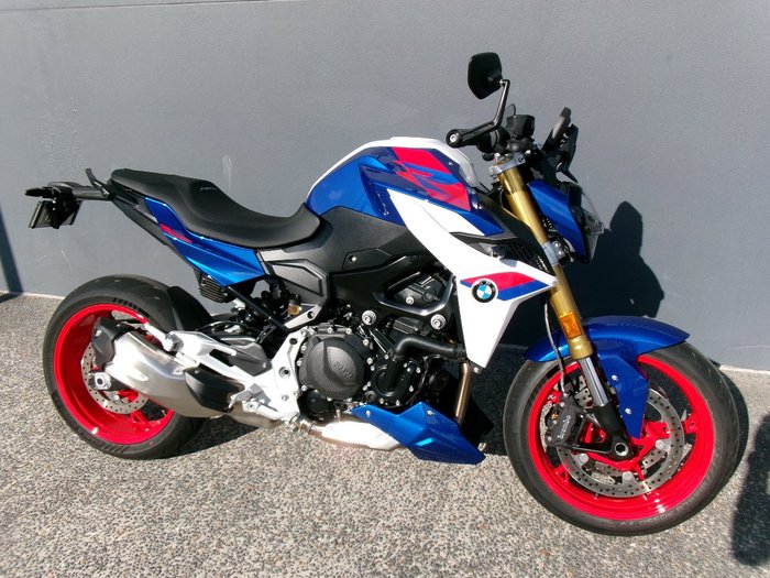 2025 BMW Motorrad F 900 R SPORT RACINGBLUE METALLIC