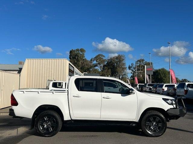2023 Toyota Hilux SR