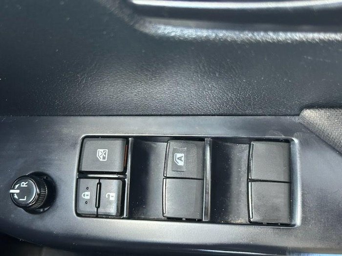 2023 Toyota Hilux SR