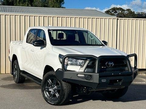 2023 Toyota Hilux SR