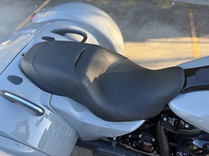 2024 Harley-davidson FLRT FREEWHEELER Billiard Gray