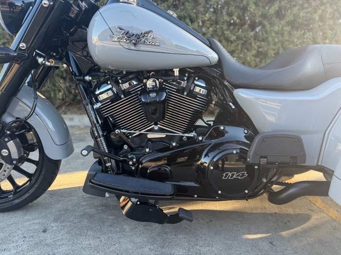 2024 Harley-davidson FLRT FREEWHEELER Billiard Gray