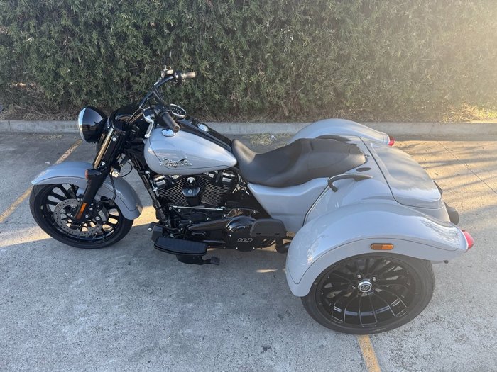 2024 Harley-davidson FLRT FREEWHEELER Billiard Gray